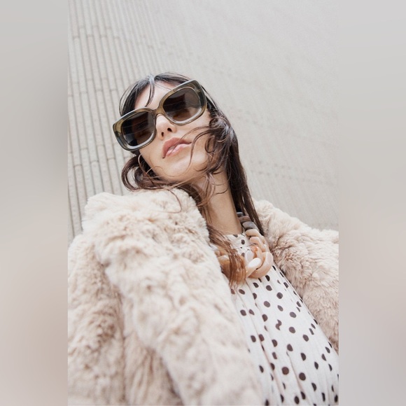 $200 RARE VANESSA BARONI CHUNKY NECKLACE - BEIGE - Picture 3 of 7